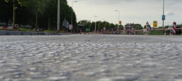 Combinatiedeklaag voor asfaltverhardingen