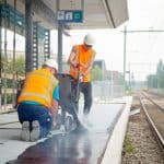 Gietasfalt op vernieuwde perrons Arnhem Velperpoort